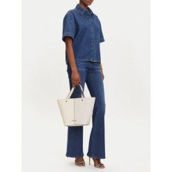 Torebka MICHAEL Michael Kors. Białe torebki do ręki damskie MICHAEL Michael Kors, bez wzorów, klasyczne, bez dodatków. Za 721.99 zł.