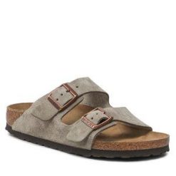 Klapki Birkenstock. Szare klapki damskie Birkenstock, bez wzorów, bez obcasa. Za 449.99 zł.