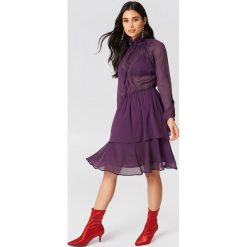 NA-KD Boho Sukienka z marszczoną stójką - Purple. Sukienki damskie marki NA-KD Boho. W wyprzedaży za 80.97 zł.