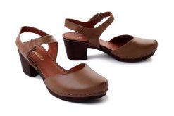 MANITU 910997-08 beige, sandały damskie. Brązowe sandały damskie Manitu, bez wzorów, bez obcasa, na obcasie, bez zapięcia. Za 235.92 zł.