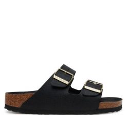 Klapki Birkenstock. Czarne klapki damskie Birkenstock, bez wzorów, bez obcasa. Za 339.99 zł.