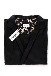 KOSZULA WRANGLER L/S WRAP SHIRT BLACK W5180BD01. Czarne bluzki damskie Wrangler, l, bez wzorów, z asymetrycznym kołnierzem, bez ramiączek. W wyprzedaży za 69.99 zł.