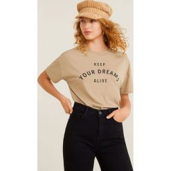Mango - Top Casualit. Różowe topy damskie Mango, z nadrukiem, z bawełny, z okrągłym kołnierzem, z krótkim rękawem. Za 49.90 zł.