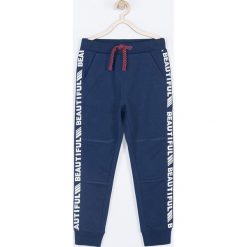 Coccodrillo - Spodnie dziecięce 128-146 cm. Niebieskie legginsy dla dziewczynek COCCODRILLO, bez wzorów, z dzianiny. W wyprzedaży za 39.90 zł.