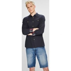 Mustang - Koszula. Szare koszule męskie Mustang, z bawełny, z klasycznym kołnierzykiem, z długim rękawem. W wyprzedaży za 139.90 zł.