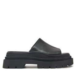 Klapki Michael Kors. Czarne klapki damskie Michael Kors, bez wzorów, bez obcasa. Za 489.99 zł.