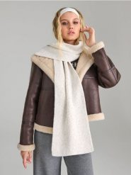 Szalik - kremowy. Białe szaliki i chusty damskie Sinsay, bez wzorów, z włókna. Za 39.99 zł.