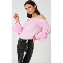 NA-KD Sukienka z odkrytymi ramionami - Pink. Sukienki damskie marki NA-KD. Za 40.95 zł.