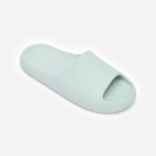Klapki basenowe Decathlon 500 Style. Niebieskie klapki damskie Decathlon, bez wzorów, z materiału, sportowe, bez obcasa. Za 59.99 zł.