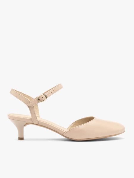 Beżowe czółenka bez pięty slingback. Brązowe czółenka damskie Ryłko, bez wzorów, z gumy, z okrągłym noskiem, bez obcasa, na obcasie, bez zapięcia. Za 399.99 zł.