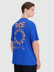 4F T-shirt oversize z nadrukiem męski - niebieski S. Niebieskie koszulki sportowe męskie 4f, m, bez wzorów, z bawełny, klasyczne, bez kołnierzyka. W wyprzedaży za 49.99 zł.