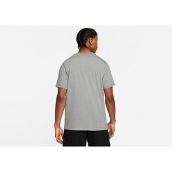 Koszulka męska nike air jordan brand crew tee carbon heather. Szare koszulki sportowe męskie Jordan, m, bez wzorów, bez kołnierzyka, bez ramiączek, do koszykówki. Za 149.00 zł.