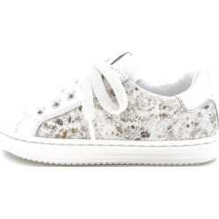 Skórzane sneakersy w kolorze białym. Trampki i tenisówki dziewczęce Obuwie dla dzieci. W wyprzedaży za 182.95 zł.
