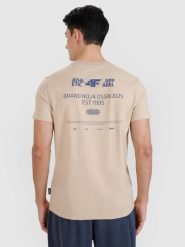 4F T-shirt regular z nadrukiem męski - beżowy M. Brązowe koszulki sportowe męskie 4f, m, bez wzorów, z bawełny, klasyczne, bez kołnierzyka. W wyprzedaży za 39.99 zł.