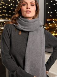 Sweter z wełną - szary. Szare swetry damskie Sinsay, l, bez wzorów, z materiału, klasyczne, bez kołnierzyka, bez ramiączek, długie, bez kaptura. Za 39.99 zł.