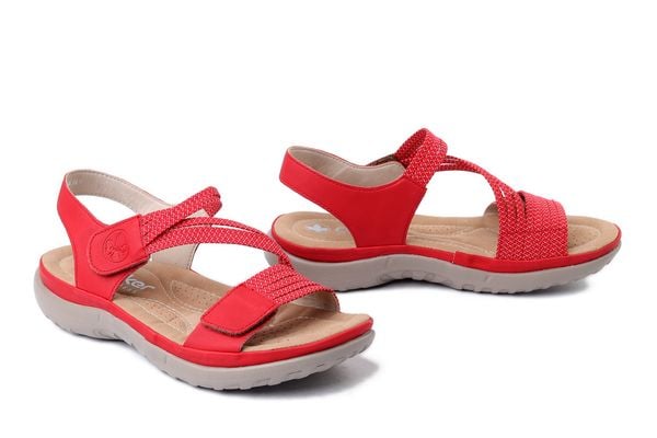 RIEKER 64870-33 red, sandały damskie. Czerwone sandały damskie Rieker, bez wzorów, z gumy, bez obcasa, bez zapięcia. Za 271.92 zł.