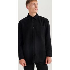 Welurowa koszula oversize ReDesign - Zielony. Zielone koszule męskie Reserved, z weluru. Za 169.99 zł.