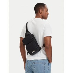 Saszetka Calvin Klein. Czarne saszetki męskie Calvin Klein, młodzieżowe, małe. Za 369.99 zł.