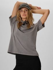 4F T-shirt loose z nadrukiem damski - szary L. Szare t-shirty damskie 4f, l, bez wzorów, z bawełny, klasyczne, bez kołnierzyka. Za 79.99 zł.