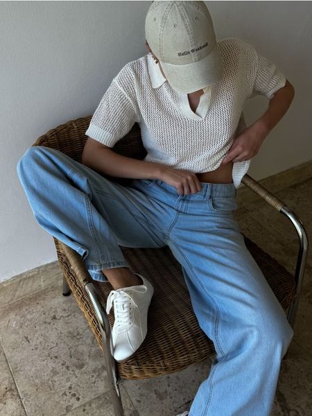 Dzianiowa bluzka - kremowy. Białe bluzki damskie Reserved, l, w ażurowe wzory, z dzianiny, bez kołnierzyka, bez ramiączek. W wyprzedaży za 35.99 zł.