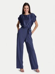 Swing Kombinezon 3AD00400 Niebieski Relaxed Fit. Niebieskie sukienki damskie Swing, bez wzorów, z syntetyku, bez kołnierzyka, bez ramiączek. W wyprzedaży za 609.99 zł.