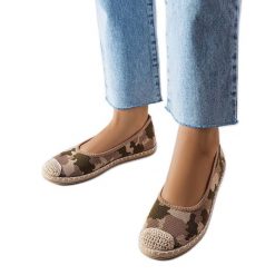Zielone wsuwane espadryle Benedum beżowy. Brązowe espadryle damskie na lato, bez wzorów, eleganckie, z okrągłym noskiem, bez obcasa, na płaskiej podeszwie, bez zapięcia. Za 78.89 zł.