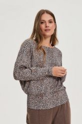 Sweter w panterkę beżowy. Brązowe swetry damskie MOODO, l, bez wzorów, z elastanu, bez kołnierzyka, bez ramiączek, bez kaptura. Za 99.99 zł.