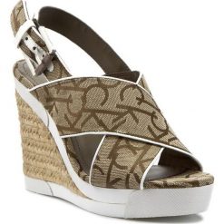 Espadryle CALVIN KLEIN JEANS - Elaine RE9607 Khaki/Whit. Klapki damskie marki Calvin Klein Jeans. W wyprzedaży za 309.00 zł.