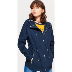 Lekka parka z kapturem - Granatowy. Parki damskie marki Cropp. W wyprzedaży za 49.99 zł.