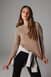 BLUZKA LOTOS TAUPE M - Flawless. Bluzki damskie Flawless, m, bez wzorów, z dzianiny, klasyczne, bez kołnierzyka, bez ramiączek. Za 267.00 zł.