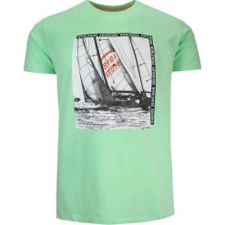 T-Shirt Męski Zielony z Nadrukiem w Żaglówkę, Koszulka, Krótki Rękaw, U-neck. Zielone t-shirty męskie MCL, na lato, l, bez wzorów, z bawełny, casualowe, bez kołnierzyka. Za 119.00 zł.