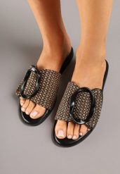 Czarne Klapki Vices Ozdobione Geometryczną Aplikacją Arririanne. Czarne klapki damskie Renee, z aplikacjami, eleganckie, bez obcasa, na płaskiej podeszwie. Za 49.99 zł.