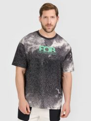 4F T-shirt loose z nadrukiem męski - czarny M. Czarne t-shirty męskie 4f, m, bez wzorów, z materiału, klasyczne, bez kołnierzyka. Za 79.99 zł.