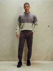 Spodnie cargo jogger - zielony. Zielone spodnie materiałowe męskie Sinsay, bez wzorów. Za 99.99 zł.