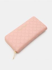 Portfel ze strukturalnym zdobieniem - różowy. Czerwone portfele damskie Sinsay, z aplikacjami. Za 29.99 zł.