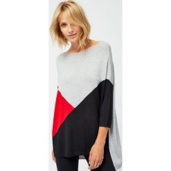 Sweter typu oversize. Swetry damskie MOODO, s, bez wzorów, bez kołnierzyka, bez ramiączek, bez kaptura. Za 39.99 zł.