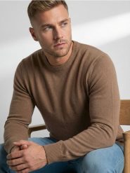 Bawełniany sweter basic - brązowy. Brązowe swetry przez głowę męskie Sinsay, l, bez wzorów, z bawełny, bez kołnierzyka. Za 39.99 zł.