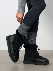 Śniegowce z kożuszkiem - czarny. Czarne śniegowce i trapery damskie Sinsay. Za 59.99 zł.