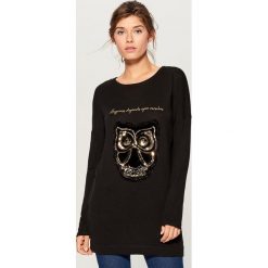 Sweter z cekinową aplikacją - Czarny. Swetry damskie marki Mohito. W wyprzedaży za 59.99 zł.