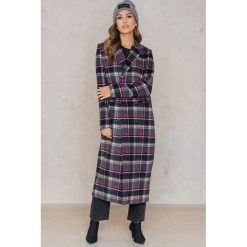 Qontrast X NA-KD Długi płaszcz w kratkę - Black,Pink,Grey. Płaszcze damskie marki Qontrast X NA-KD. W wyprzedaży za 158.08 zł.