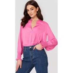 MANGO Bluzka z marszczeniem na rękawie - Pink. Bluzki damskie marki Mango. W wyprzedaży za 81.18 zł.