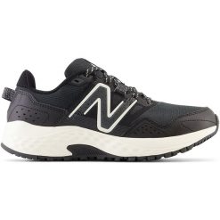 Buty damskie New Balance WT410LB8 – czarne. Czarne obuwie sportowe damskie New Balance, bez wzorów, z materiału, do biegania. Za 399.99 zł.