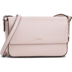 Torebka DKNY - Bryant Md Flap Cbody R82E3467 Iconic Bls 3IB. Listonoszki damskie marki DKNY. W wyprzedaży za 429.00 zł.