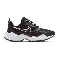 Buty do chodzenia damskie Nike Wmns Air Heights. Czarne obuwie sportowe damskie Nike, bez wzorów, z materiału, do biegania. Za 426.00 zł.
