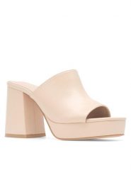 DeeZee Klapki KL-KK5606-1 Beżowy. Brązowe klapki damskie DeeZee, bez wzorów, z syntetyku, bez obcasa. Za 159.99 zł.