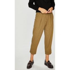 Silvian Heach - Spodnie. Spodnie materiałowe damskie marki Silvian Heach. W wyprzedaży za 139.90 zł.