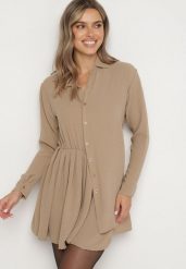 Ciemnobeżowa Asymetryczna Sukienka o Koszulowym Kroju z Gumką w Talii Elodina. Brązowe sukienki damskie Born2be, na spotkanie biznesowe, bez wzorów, eleganckie, z asymetrycznym kołnierzem, bez ramiączek, asymetryczne. Za 39.99 zł.
