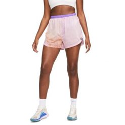 Odzież Nike. Czerwona szorty damskie Nike, bez wzorów. Za 312.99 zł.