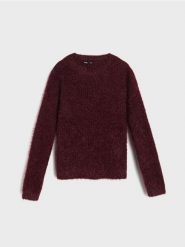 Sweter z futrzanym wykończeniem - bordowy. Czerwone swetry damskie Sinsay, l, bez wzorów, z futra, bez kołnierzyka, bez ramiączek, bez kaptura. Za 59.99 zł.