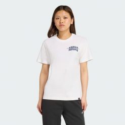 Koszulka Collegiate Graphic. Białe obuwie sportowe damskie Adidas, bez wzorów, z bawełny, na fitness i siłownię. W wyprzedaży za 81.75 zł.